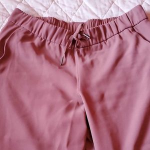 Lululemon size 10 on the fly crop Dusty Rose